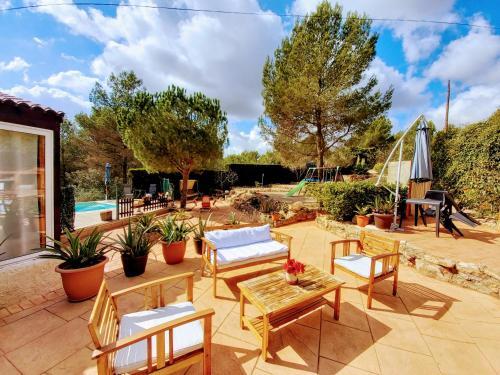 Abeleshome. Villa Con Piscina, Barbacoa Y Parque Infantil.
