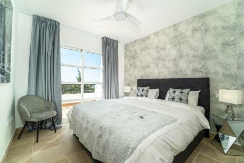 Luxury 3 Bed Towhouse Near Sotogrande With Views