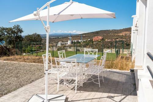 Luxury 3 Bed Towhouse Near Sotogrande With Views