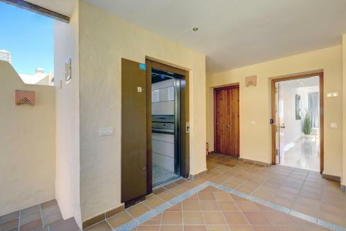 Duquesa Village Apartment - 2 Bed/2 Bath Apartment With Panoramic Sea Views