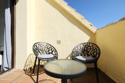 Duquesa Village Apartment - 2 Bed/2 Bath Apartment With Panoramic Sea Views