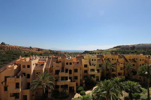 Duquesa Village Apartment - 2 Bed/2 Bath Apartment With Panoramic Sea Views