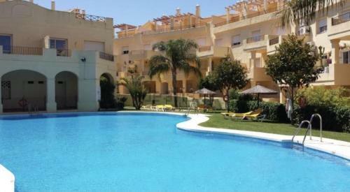 3-bed 3 Bath Sea & Mountain View Apartment