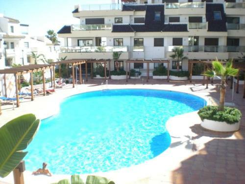 Puerto De La Duquesa Beachfront Apartment
