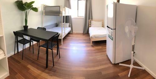 Hostal Private Room In City Central!