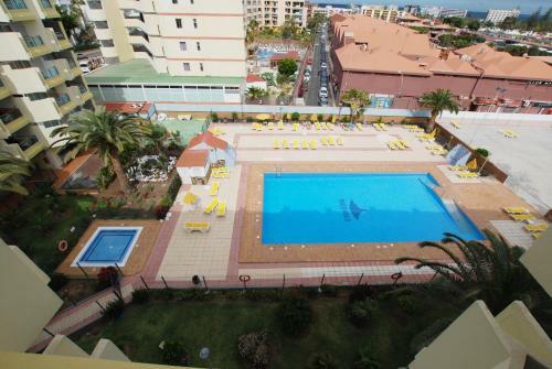 Central Apartment Overlooking Yumbo Centre With Heated Pool