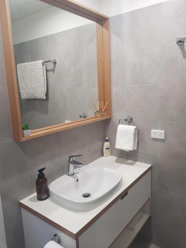 Modern, Private And Close To Town.
