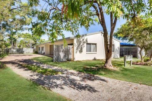 Andergrove Home With A Garden View-wi-fi & Netflix