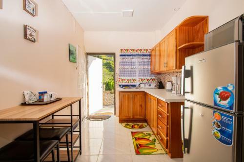 876 Ja Oasis & Hideaway - By Kingston Airport