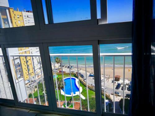 Aamazing Apartment ! On The Beach With Pool Close To Everything