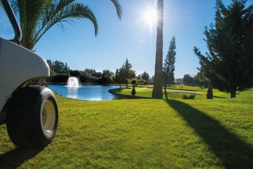 Modern 2 Bedroom Duplex- Golf, Mountains,sea, Pool