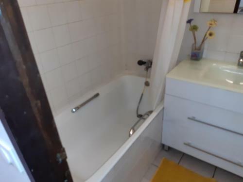Apartamento Studio Climatis� - Piscine-plage - 1 � 2 Personnes