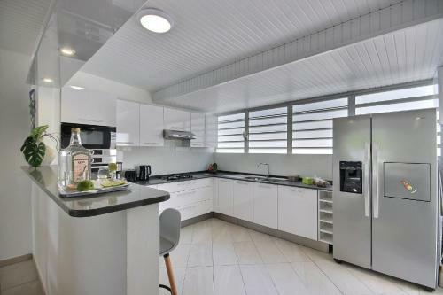 Villa Perle D'or, Dans Bourg de Sainte-anne, Jacuzzi, Plage � 5' � Pied