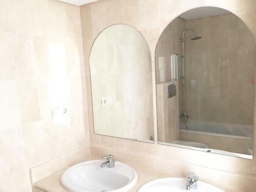 Luxury Sea View Apartment, 3 Bedrooms, Wifi