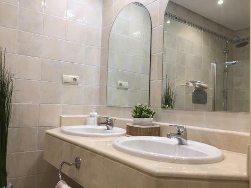 Luxury Sea View Apartment, 3 Bedrooms, Wifi