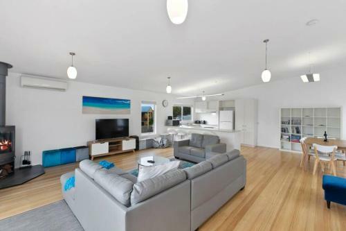 Charlie?s Beach House 1block To Beach Pet Friendly