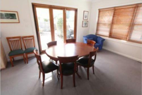 Lighthouse Retreat - Pet Friendly Free Wifi