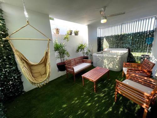 Newly Renovated House With Jacuzzi And Terrace