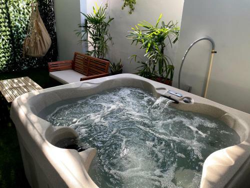 Newly Renovated House With Jacuzzi And Terrace