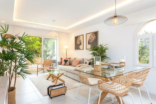 Club Delta Apartments By Ghr Rentals