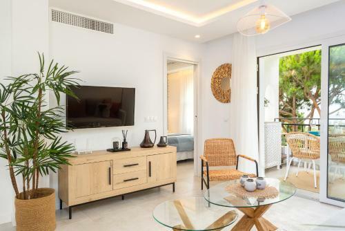Club Delta Apartments By Ghr Rentals