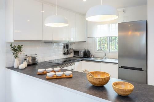 Club Delta Apartments By Ghr Rentals