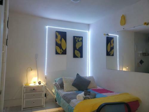 Apartamento Yellow-gray Tropical Studio