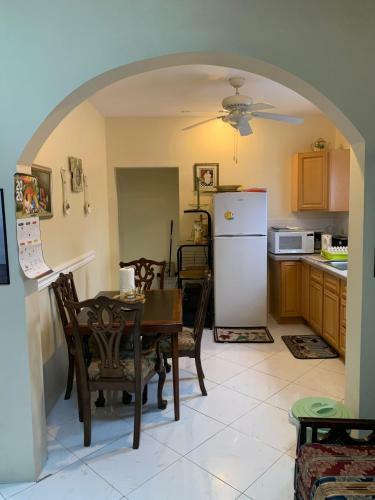 Hostal Aileen Palm Cove Ja