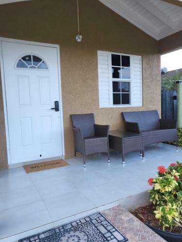 3 Bedrooms. 3 Bath Villa. Pool. Super Suite