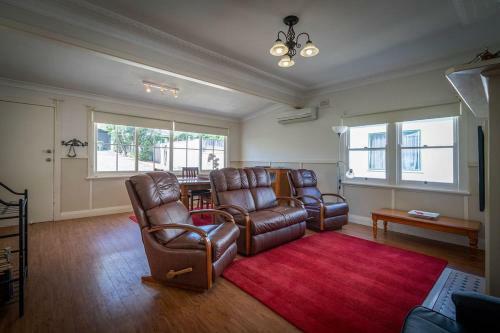 Blissful Beach Escape / Balgownie