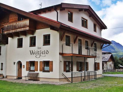 Holiday Home Am Weitfeld Langenfeld