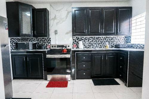 Home -felt Two Bedroom Vacation Home In Portmore