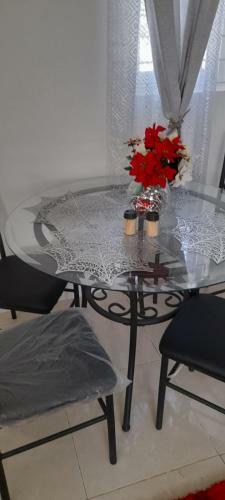 Home -felt Two Bedroom Vacation Home In Portmore