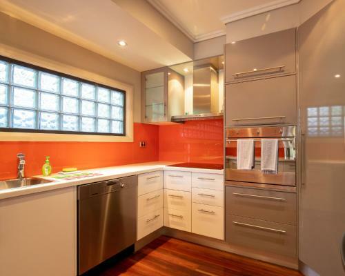 Premium Views From Spacious Beachside Home