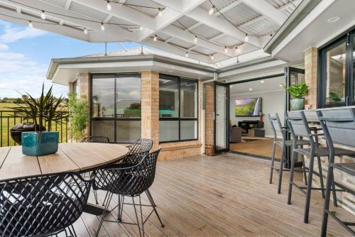 Casa On Cedar - Large 5 Star Luxury Home