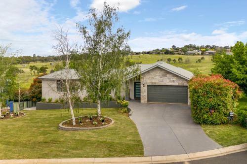 Casa On Cedar - Large 5 Star Luxury Home