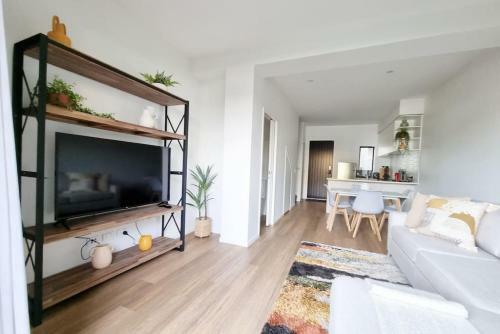 Brand New House By Botany - Netflix & Parking