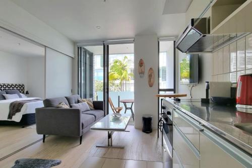 Marina View Apartment In The Viaduct-pool,spa-gym