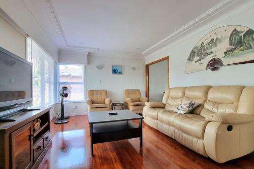 Apartamento Awesome 3 - Bedroom Unit With Free Parking - Wifi