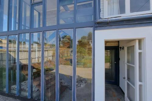 Apartamento Awesome 3 - Bedroom Unit With Free Parking - Wifi