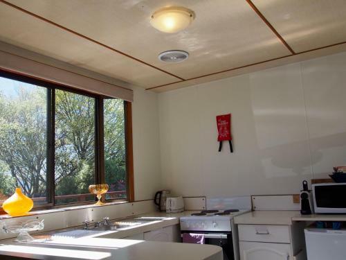 Cosy, Comfortable Cottage - Views & Location Plus