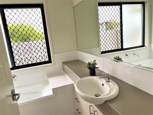 Award Winner House 4 Beds 2 Baths Airconditioned In Gladstone