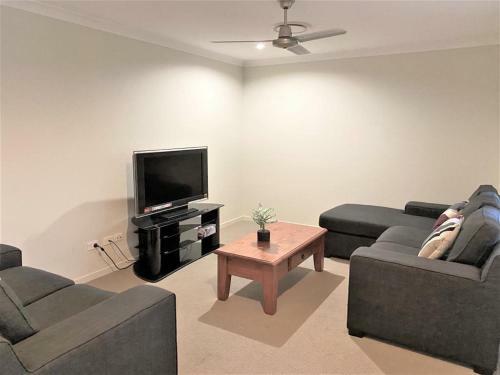 Award Winner House 4 Beds 2 Baths Airconditioned In Gladstone