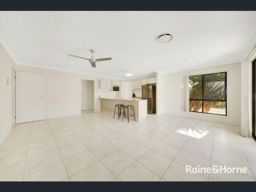 Award Winner House 4 Beds 2 Baths Airconditioned In Gladstone