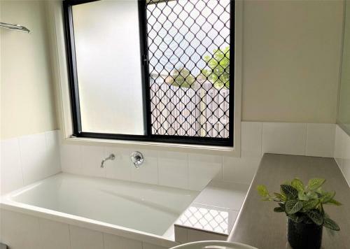 Award Winner House 4 Beds 2 Baths Airconditioned In Gladstone