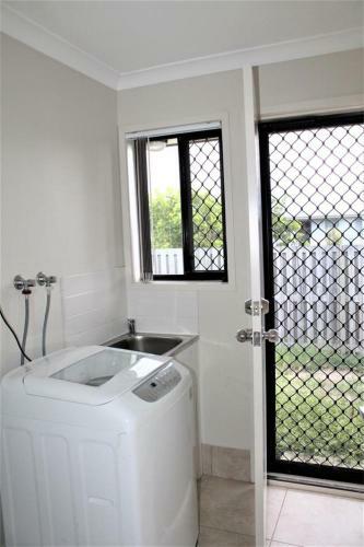 Award Winner House 4 Beds 2 Baths Airconditioned In Gladstone