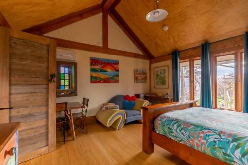 Hideaway Private, Detached Studio Apartment