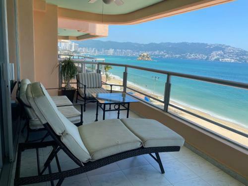 Beachfront Apartment In Acapulco, Ideal For Vacation Or Remote Working