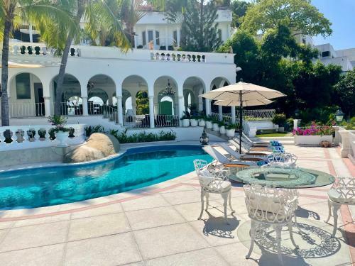 Villa Jade Luxury Full Service Staff Villa
