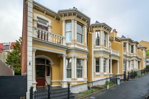 Inner City Executive Living On Stuart Street
